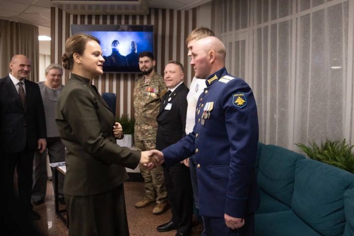 Статс-секретарь – заместитель министра обороны РФ, председатель фонда «Защитники Отечества» Анна Цивилева совершила рабочую поездку в Новосибирск