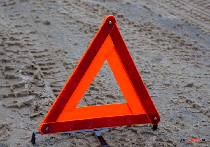 Две иномарки устроили серьёзное ДТП на въезде в Кемерово