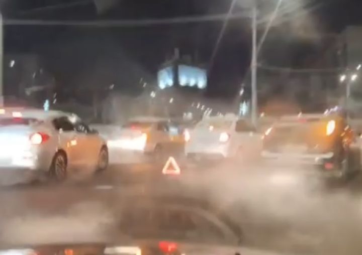 Пустяковое ДТП парализовало кольцо в Ленинском районе Кемерова