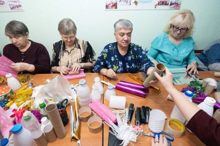 Мастерская Деда Мороза заработала в кемеровском ЦРН «Молодежный»