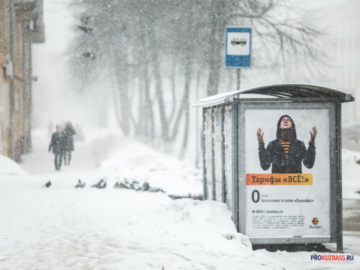 Десятки кемеровчан опоздали на работу из-за забитых автобусов 1 декабря