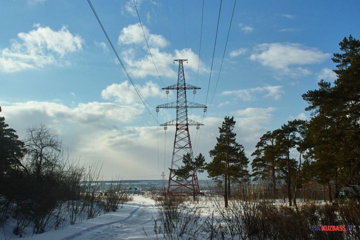 Жители кузбасского поселка уже неделю живут без света