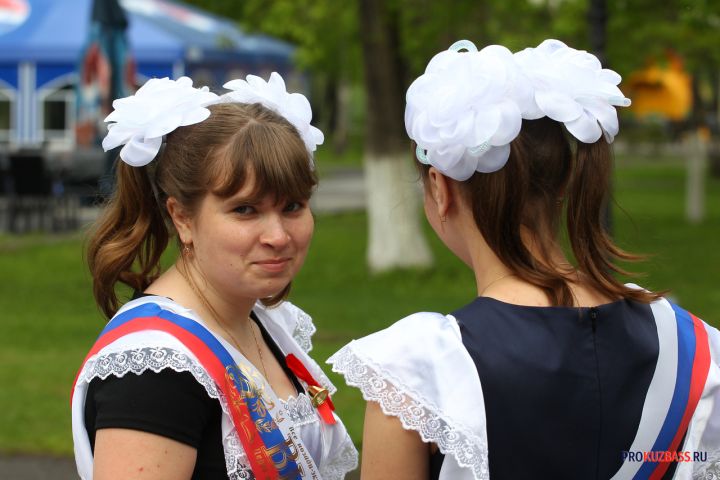 В Кузбассе определены даты последних звонков и выпускных для школ 