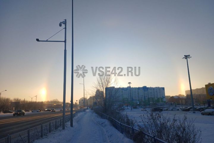 Гало над Кемеровом удивило горожан четким светящимся кольцом