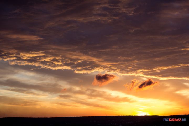 Неожиданное облако плазмы с Солнца вызвало начало магнитных бурь на Земле