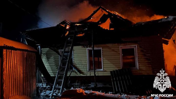 В кузбасском городе сгорел жилой дом