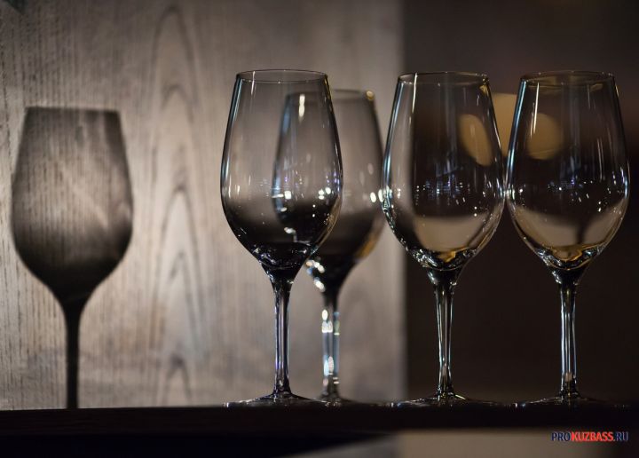 Роспотребнадзор напомнил кузбассовцам о правилах новогоднего застолья