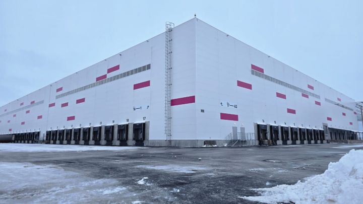 В Кузбассе обрушилась кровля нового логистического хаба: пострадали три человека