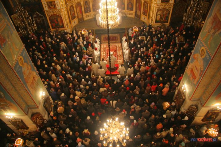 Мэр Новокузнецка пришёл на помощь верующим в канун Рождества