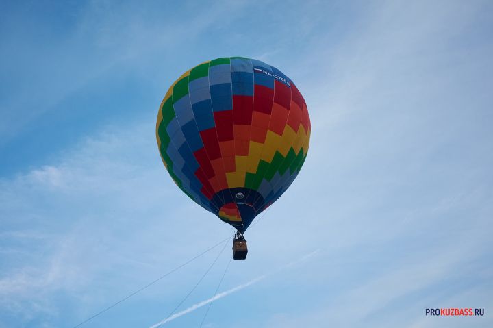 В Кемерове на Московской площади установили воздушный шар