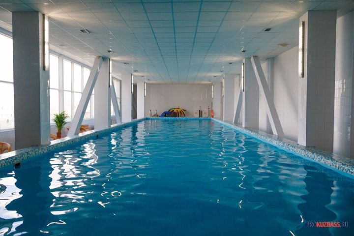 В Кузбассе обрушилась крыша над бассейном в лагере «Лесная поляна»