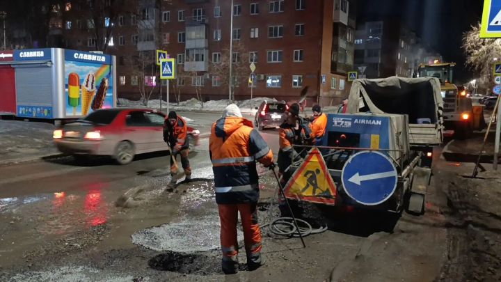 В мэрии Кемерова уточнили, где проходит ямочный ремонт дорог