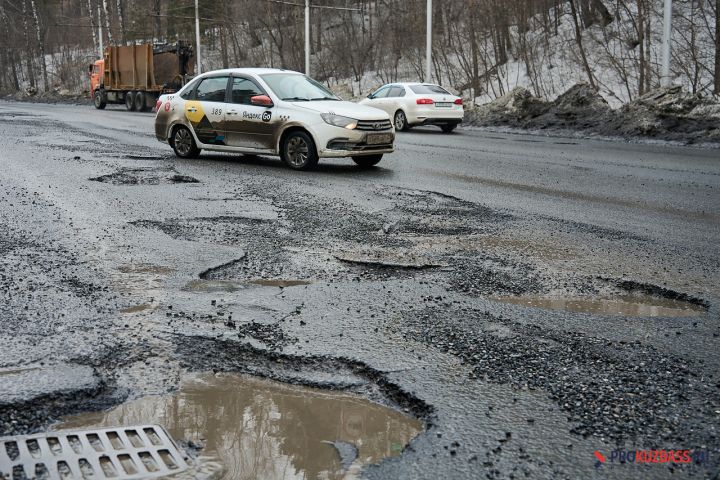 Как всегда чудовищны: что стало с кемеровскими дорогами после зимы