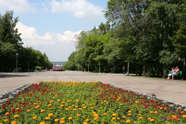 В Кемерове на улице Мичурина начали укладку тротуарной плитки