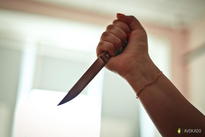 Истыкавшая кузбассовца ножом многодетная мать получила условный срок